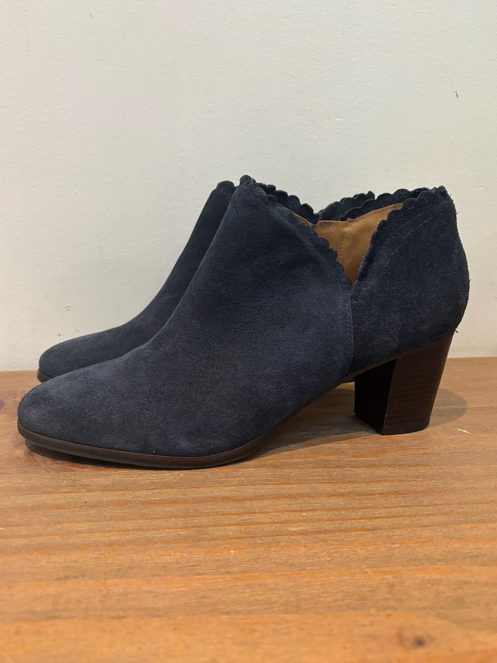 Jack Rogers dark cornflower blue suede scalloped block heel ankle boots 10